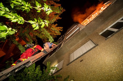 Val-de-Marne : un incendie dans un immeuble de Charenton-le-Pont fait plusieurs blessés (vidéos)