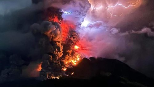 Risque de tsunami, milliers d'habitants évacués, aéroport fermé... L'Indonésie en alerte maximale après l'éruption du volcan Ruang