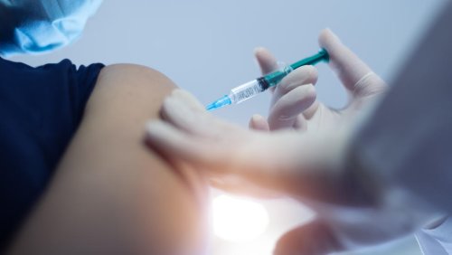 Covid-19 : qui est concerné par la nouvelle campagne de vaccination qui démarre ce lundi ?