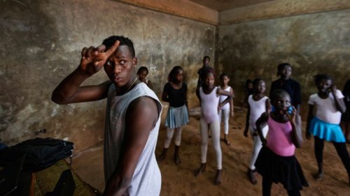 Kenyan ballet dancer walks out of Nairobi slum and on to the world stage