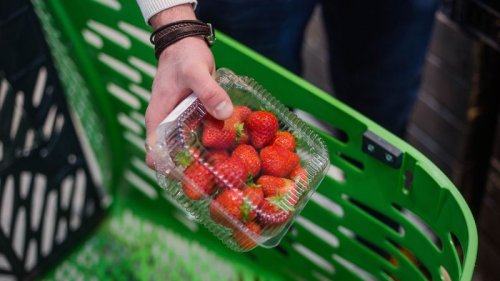 Fresh and frozen imported strawberries highly contaminated with pesticides, report says
