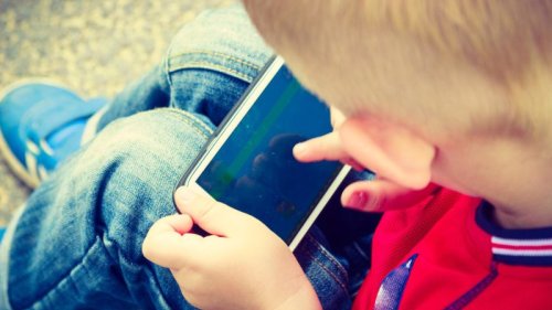 Screen time for kids under 2 more than doubles, study finds