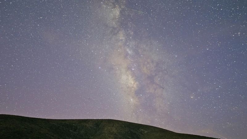 Look up for the dazzling Eta Aquariid meteor shower