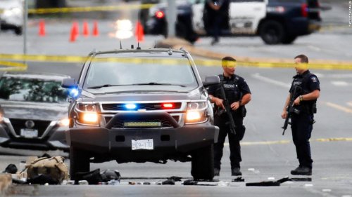 6 officers injured in shootout outside a Canadian bank, two suspects were shot and killed, police say