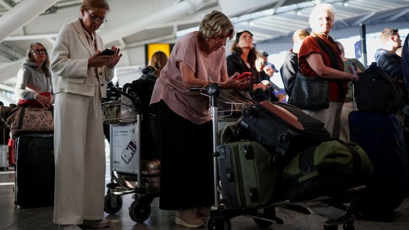 Massive disruption hits UK airports after air traffic control issue