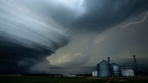 A storm chaser captures the 'incredible raw power' of Mother Nature