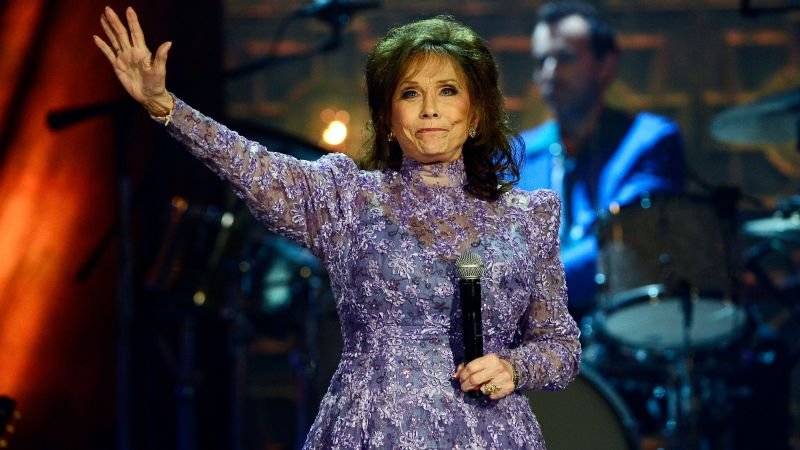 Dolly Parton, Sissy Spacek and more pay tribute to Loretta Lynn