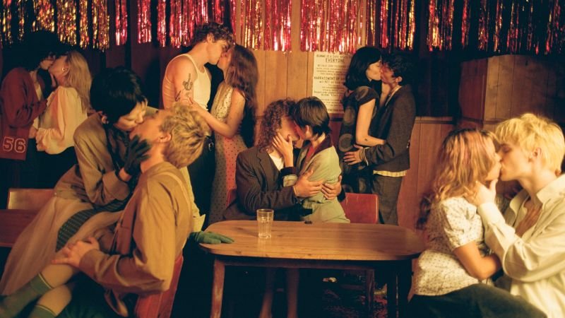 Why this photographer wants everyone to kiss