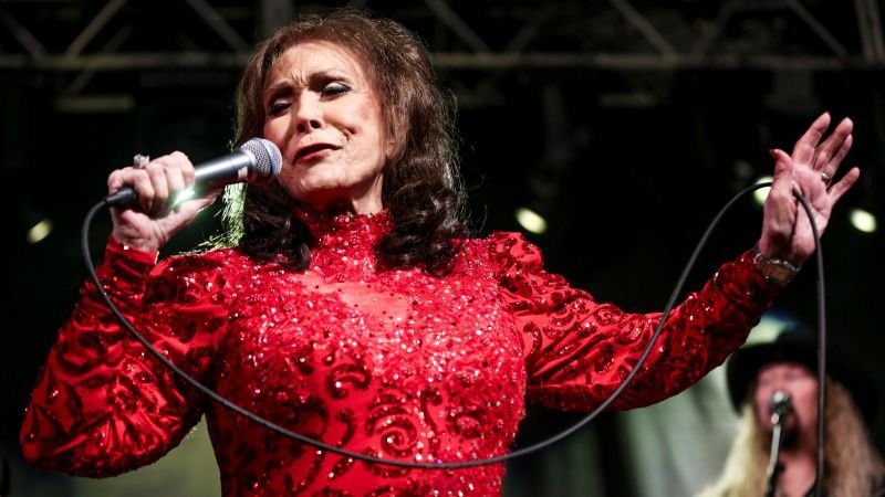 Loretta Lynn, coal miner’s daughter turned forthright country queen, dies at 90