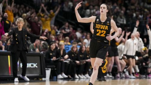 Record-breaking Caitlin Clark Leads No.2 Iowa To Stunning Victory Over ...