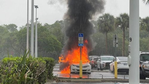 A Florida woman’s car caught fire with her children inside while she allegedly shoplifted in a mall