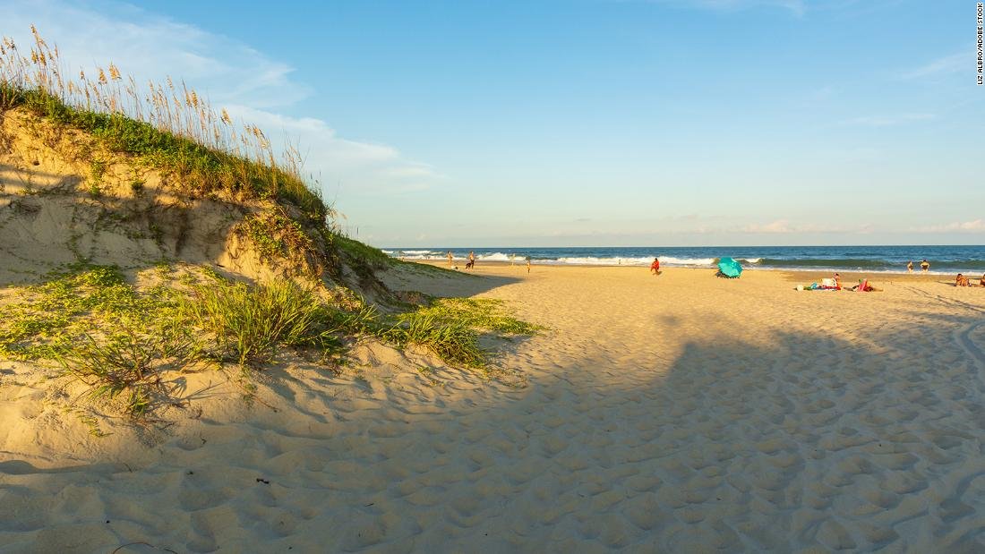 'Dr. Beach' names the top 10 US beaches for 2022