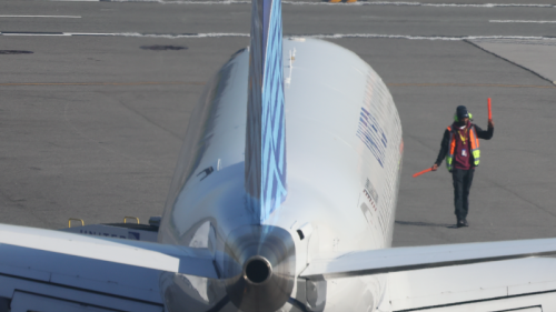 Air traffic control audio captures close call between two jets at LaGuardia