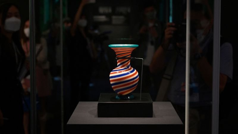 A Qing Dynasty vase 200 years ahead of its time