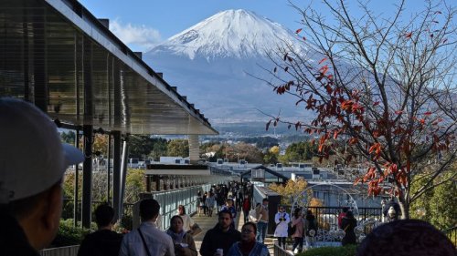 Japan issues guidelines telling public what to do if Mount Fuji erupts