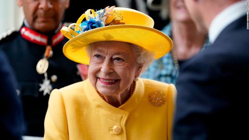 Queen Elizabeth makes surprise appearance at opening ceremony of London train line