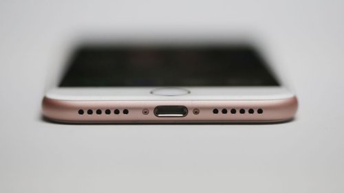 Apple eliminates headphone jack from iPhone 7: Harmful to your health?