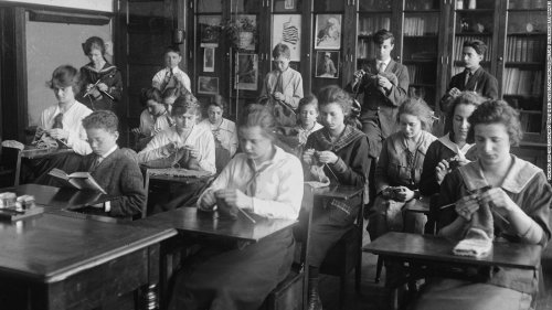Here's what happened when students went to school during the 1918 pandemic