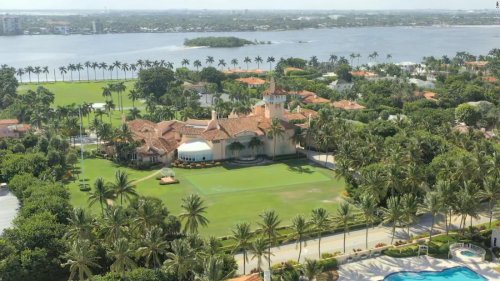 FBI executes search warrant at Trump's Mar-a-Lago in document investigation