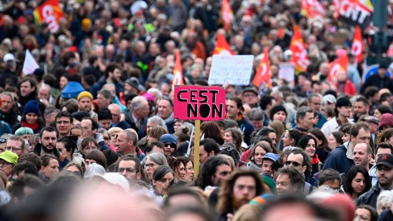 French protestors storm headquarters of Louis Vuitton parent company - FISM  TV