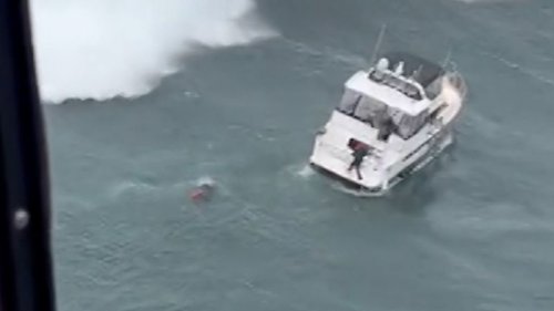 See the moment a huge wave pummels this boat during Coast Guard rescue attempt