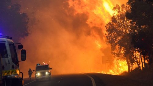 Raging fire engulfs small Australian town, threatens others