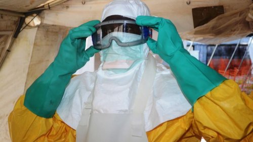 Chief Ebola doctor overseeing cases in Sierra Leone contracts the virus
