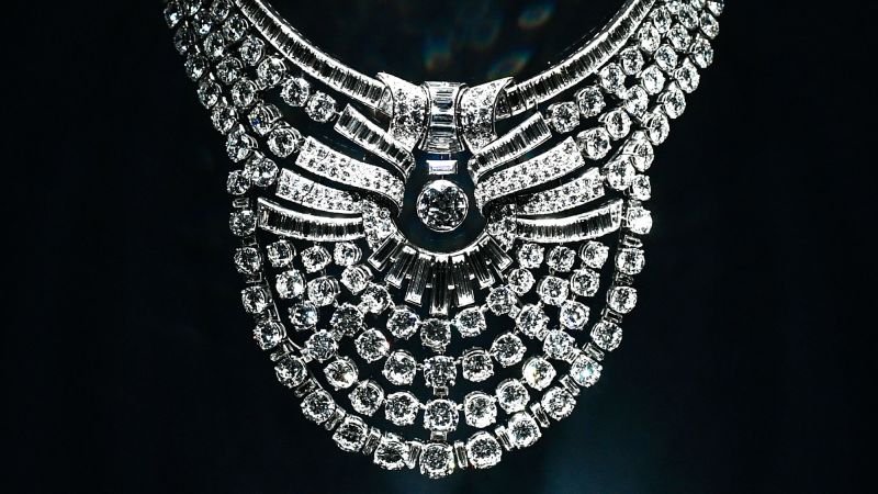 Thieves steal $4 million diamond necklace in brazen smash-and-grab heist