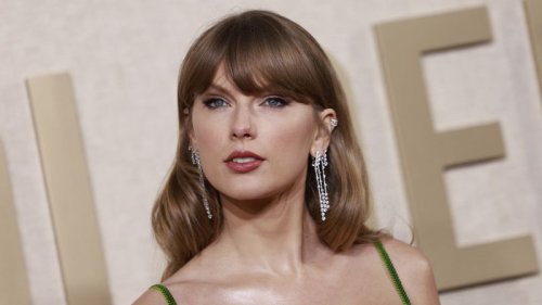 Taylor Swift encourages followers to head to the polls on Super Tuesday