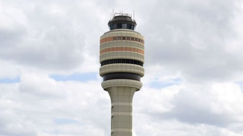 Air traffic controller in Orlando stops Southwest Airlines pilots mistakenly trying to take off on a taxiway