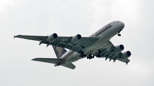 Cargo door alert forces Singapore Airlines A380 to turn back mid-flight