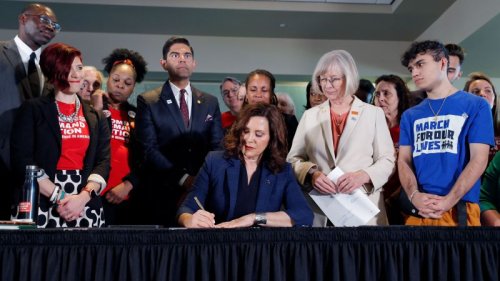 Michigan Gov Whitmer Signs Gun Control Package Flipboard michigan-gov-whitmer-signs-gun-control-package-flipboard