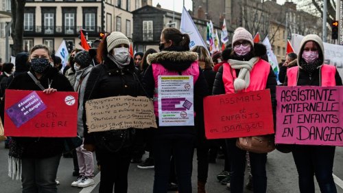 French teachers strike in protest at Covid-19 school protocols