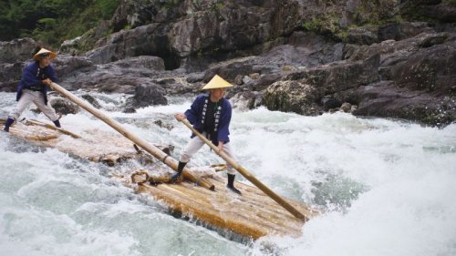 Wakayama rafting: It’s on logs – and standing up!