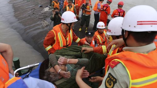 Stricken Chinese cruise ship lifted from Yangtze River; hundreds of bodies recovered