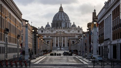 Tourist smashes two statues in the Vatican