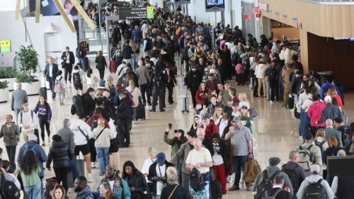 After slight midweek relief, major US airports brace for another rush of weekend travelers