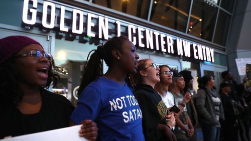 Protests block NBA arena over police shooting