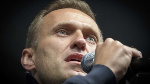 Russian opposition leader Alexey Navalny dupes spy into revealing how he was poisoned