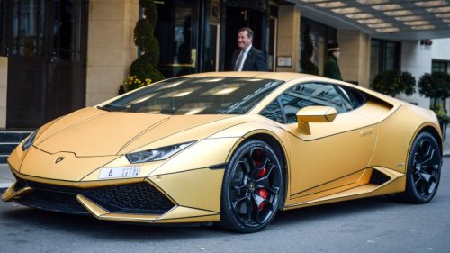 Super-rich Saudi arrives in London with fleet of gold cars