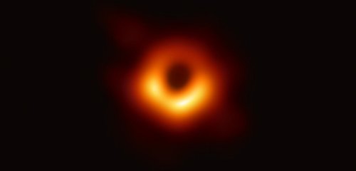 Voici la toute première image d’un trou noir