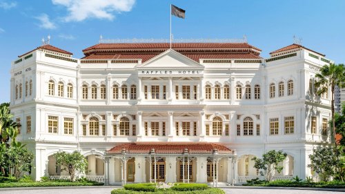 The Queen Mother of luxury hotels in Singapore is as legendary as ever.
