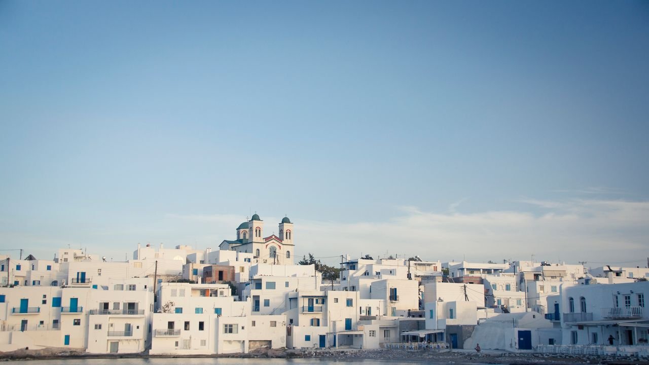 Shoulder Season on Paros: Ceramicist Christiane Smit Finds Inspiration at a Slower Pace