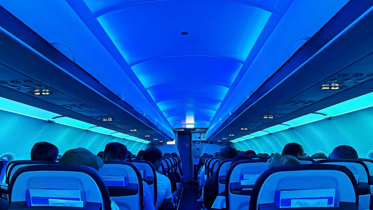Why Do Planes Dim the Cabin Lights Before Takeoff and Landing?