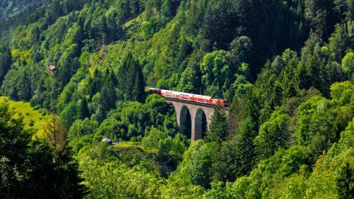 How Hydrogen-Powered Passenger Trains Are Transforming European Rail Travel