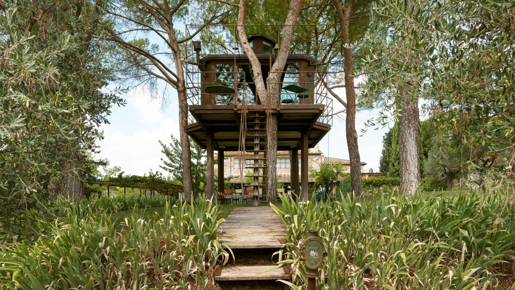 15 Treehouse Airbnbs for Those Who Want to Sleep Among the Stars