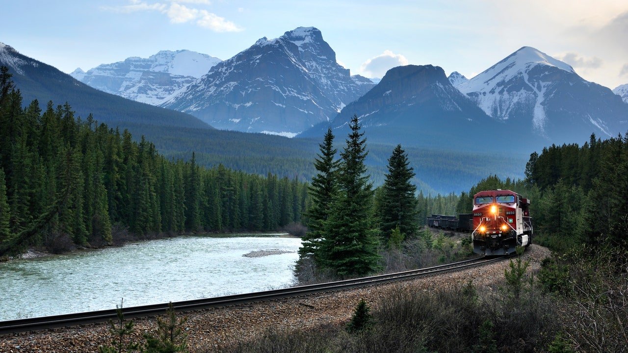 Meet the U.S. Tourists Who Only Travel by Train