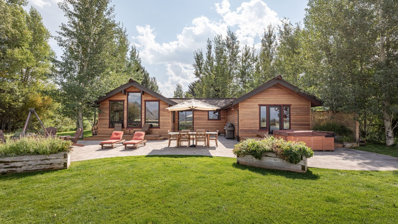 17 Best Jackson Hole Airbnbs to Book for Summer Travel