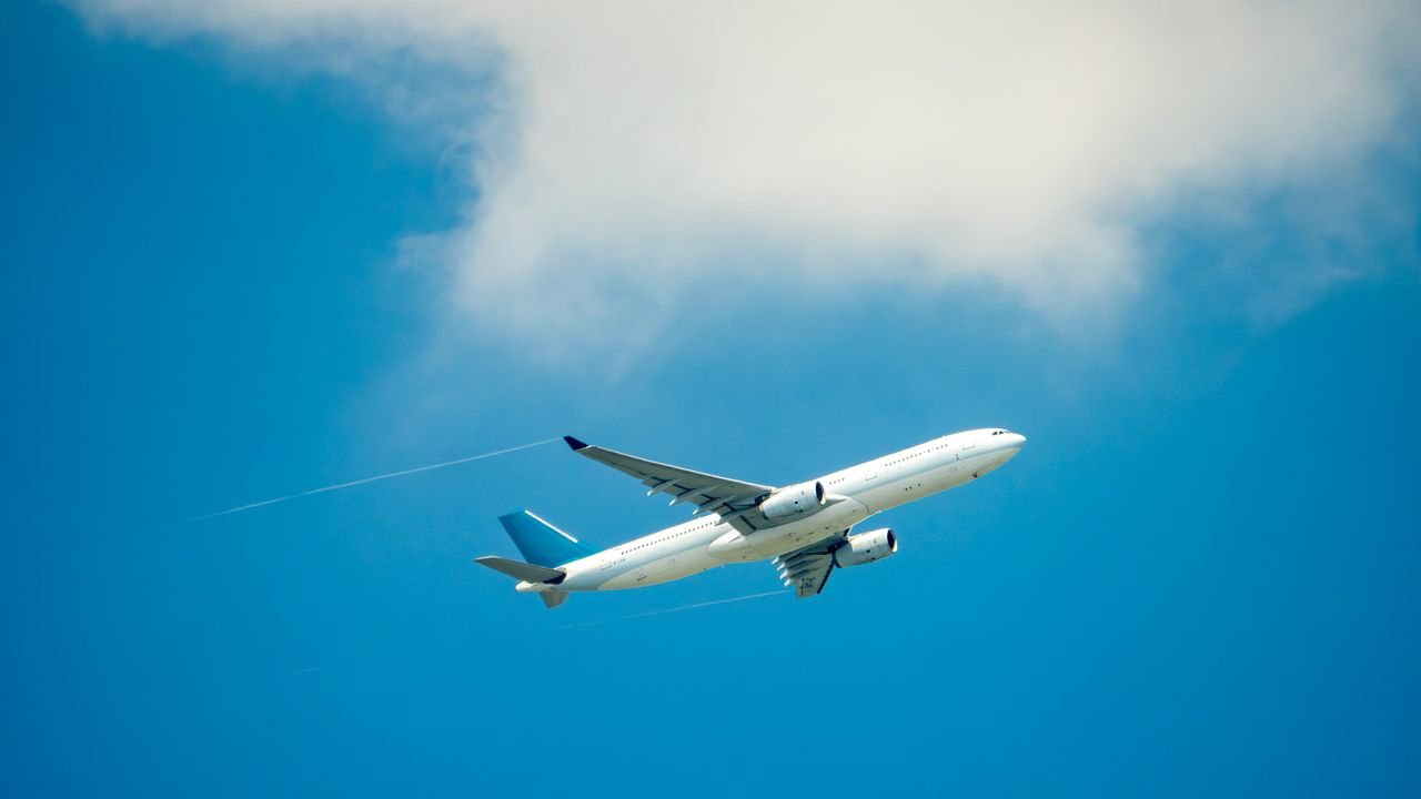 The 10 longest non-stop flights in the world right now