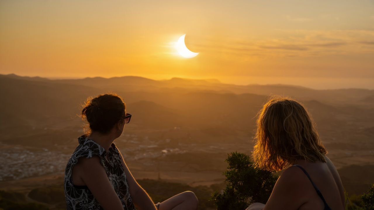 Meet the umbraphiles who chase eclipses around the world